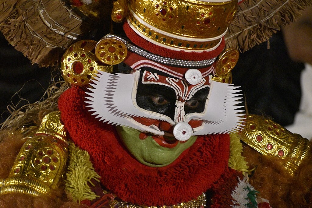 Koodiyattam performance at a Kerala Koothambalam theatre